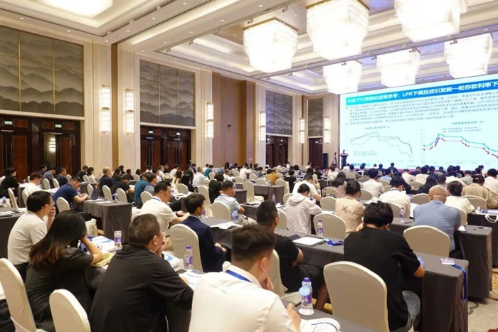中能科技参加第十一届国际PET高峰论坛 助力行业发展升级
